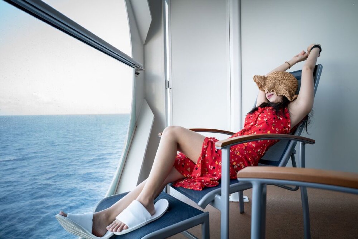 20 things you should never do in your cruise ship cabin