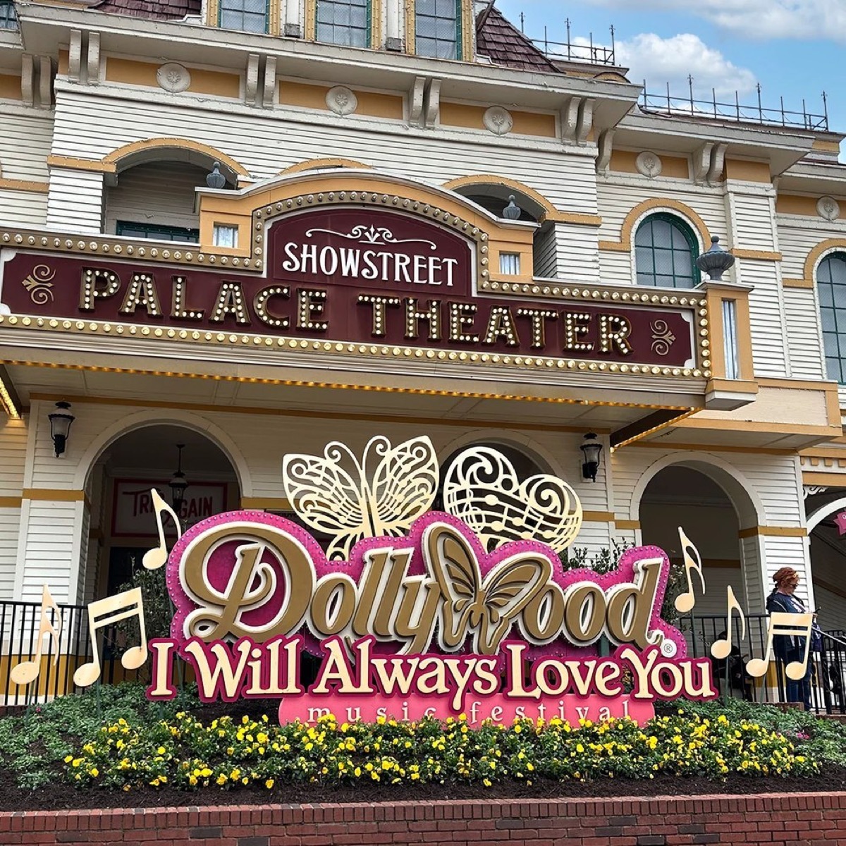 what to check before you book a day at dollywood, Image Credit The Smokies